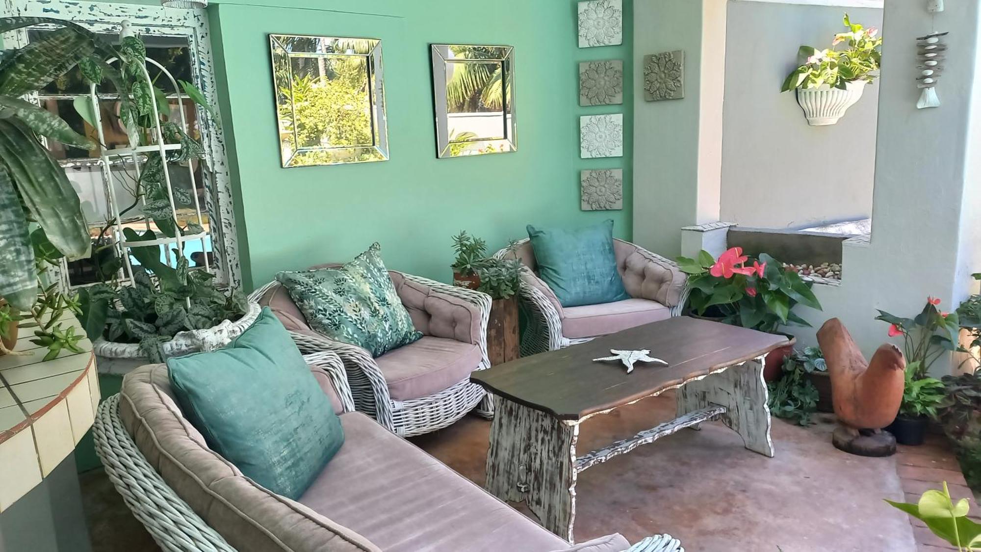 Coral Tree At Roc Guesthouse, Salt Rock Ballito, Solar Power Apartment